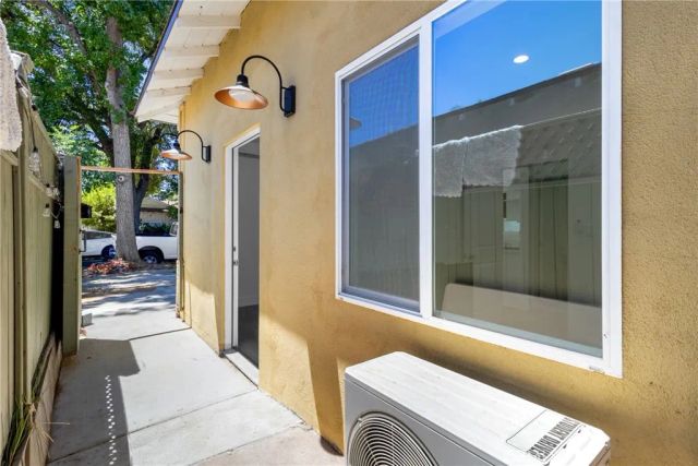 18947 Cantlay Street, Reseda, CA 91335