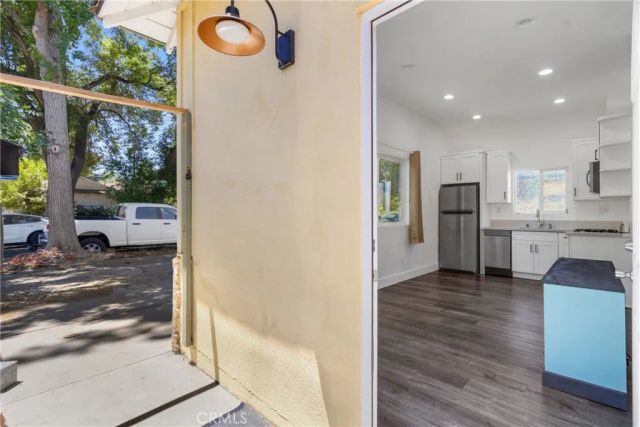 18947 Cantlay Street, Reseda, CA 91335