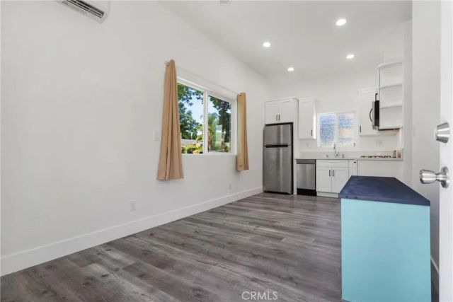 18947 Cantlay Street, Reseda, CA 91335
