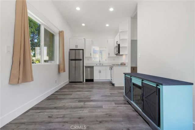 18947 Cantlay Street, Reseda, CA 91335