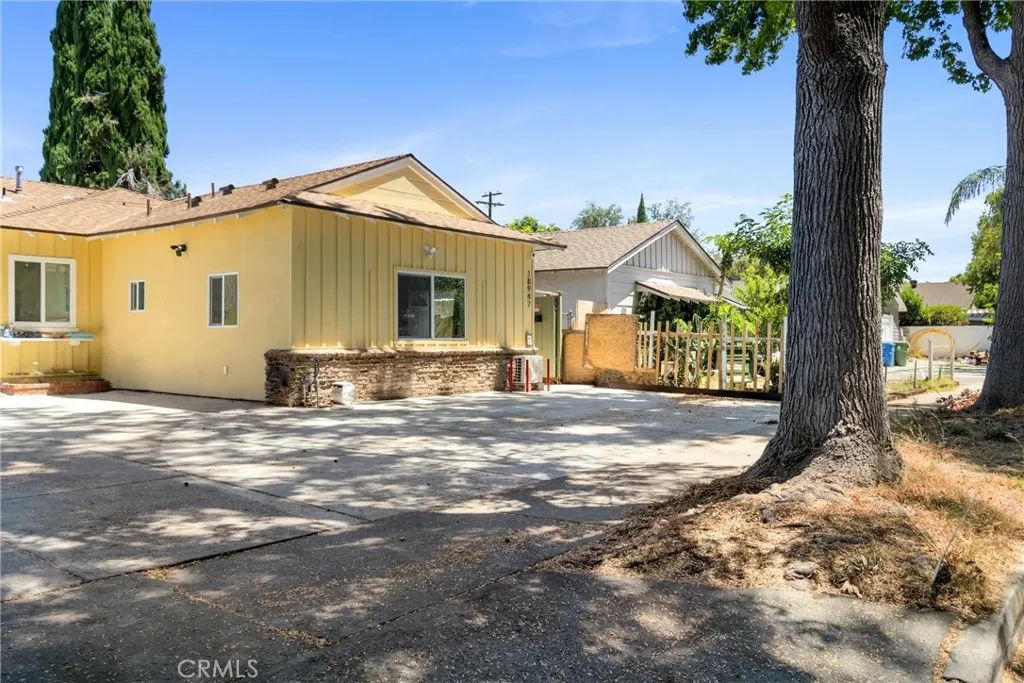 18947 Cantlay Street, Reseda, CA 91335