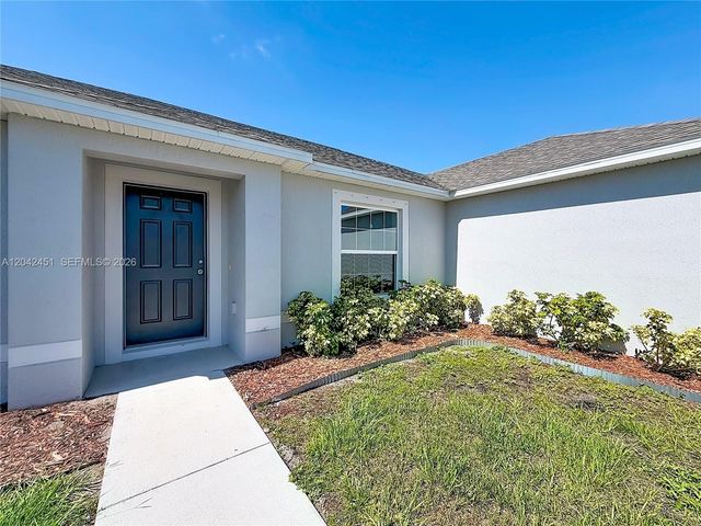 666 SW Jeanne Ave, Port St. Lucie, FL 34953