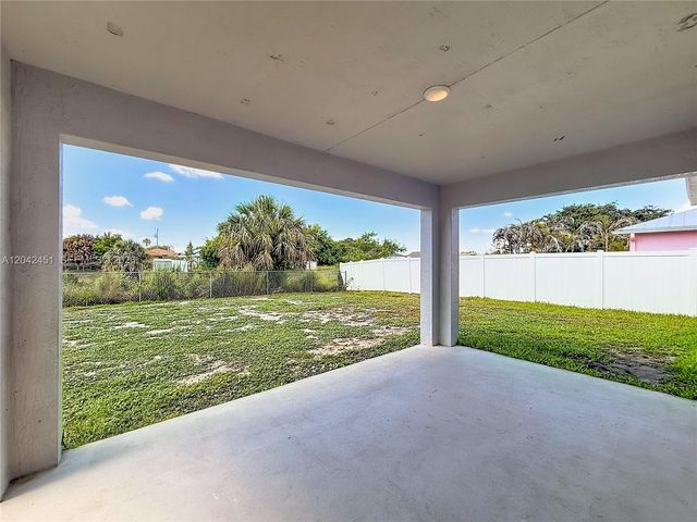 666 SW Jeanne Ave, Port St. Lucie, FL 34953