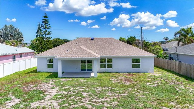 666 SW Jeanne Ave, Port St. Lucie, FL 34953