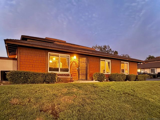 321 Sun Ct, El Cajon, CA 92021