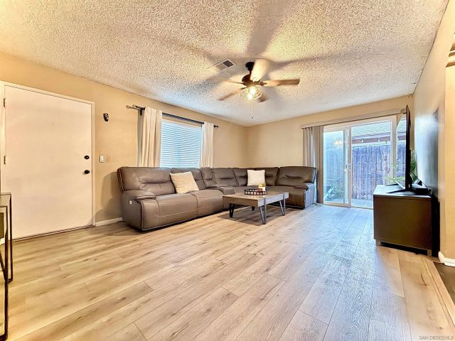 321 Sun Ct, El Cajon, CA 92021