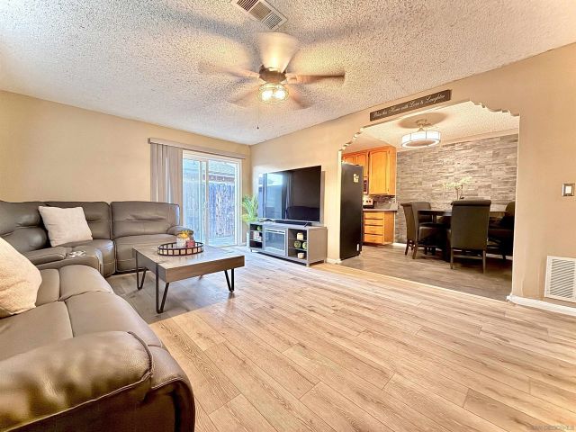 321 Sun Ct, El Cajon, CA 92021