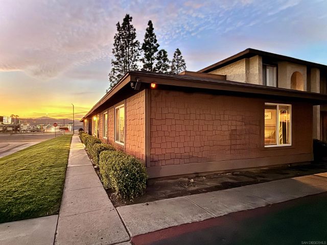 321 Sun Ct, El Cajon, CA 92021