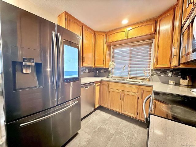 321 Sun Ct, El Cajon, CA 92021