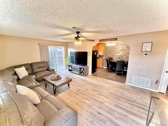 321 Sun Ct, El Cajon, CA 92021