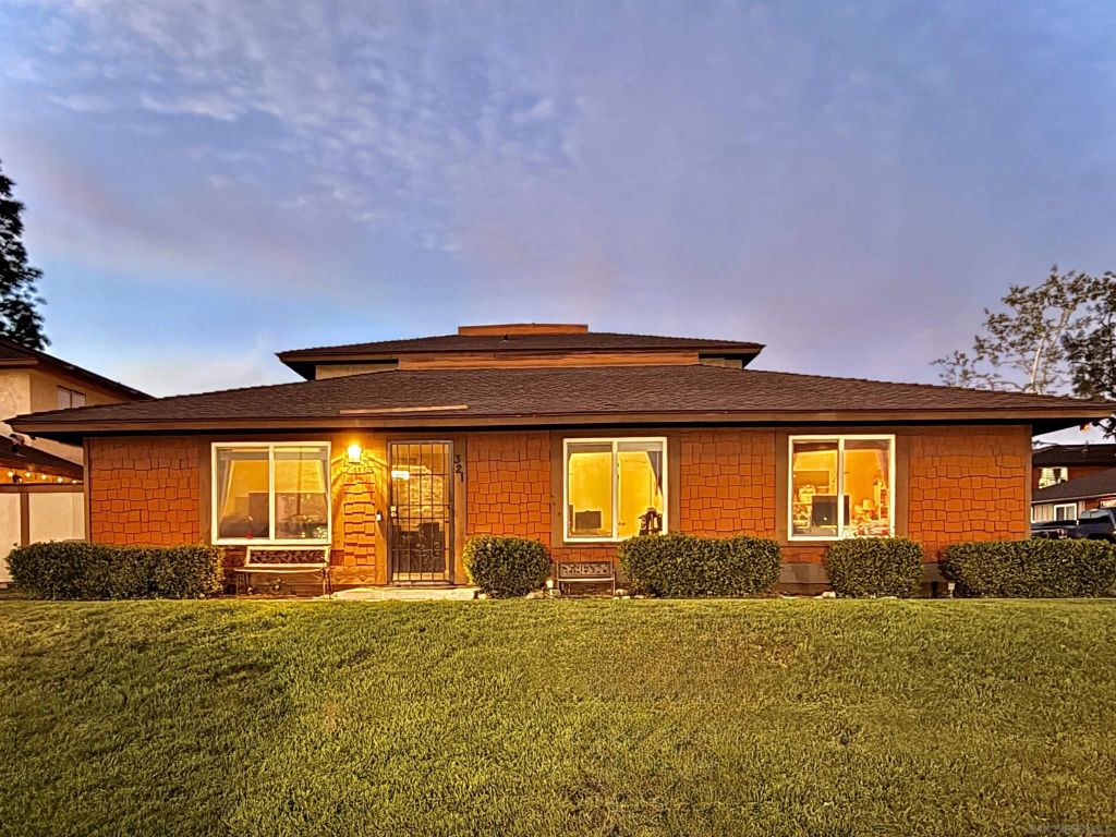 321 Sun Ct, El Cajon, CA 92021