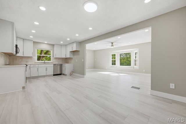6230 Antire Road, High Ridge, MO 63049