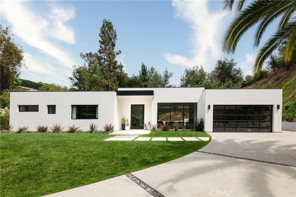 Image 1 of property listing at 9924 Liebe Drive, Beverly Hills, CA 90210