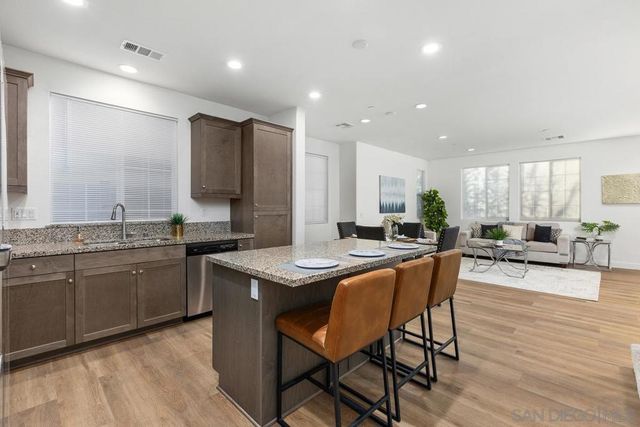 264 CAMELLIA WAY, Vista, CA 92083