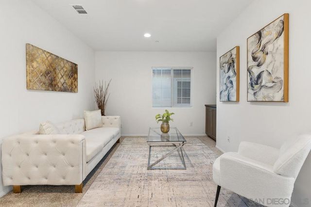 264 CAMELLIA WAY, Vista, CA 92083