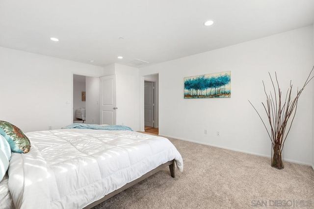 264 CAMELLIA WAY, Vista, CA 92083