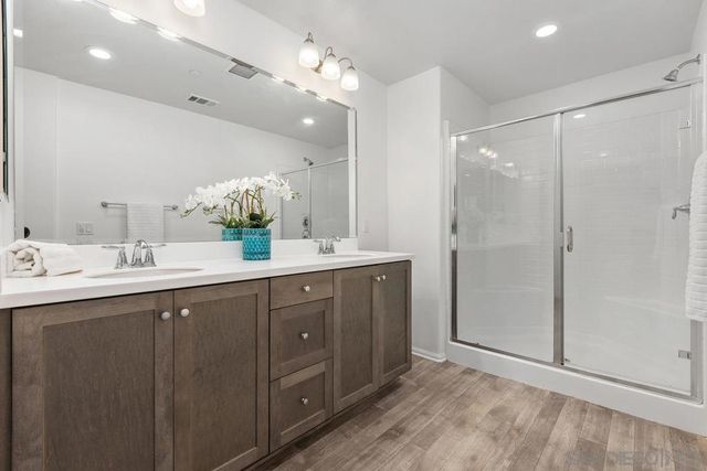 264 CAMELLIA WAY, Vista, CA 92083