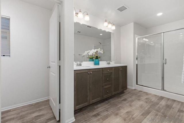 264 CAMELLIA WAY, Vista, CA 92083