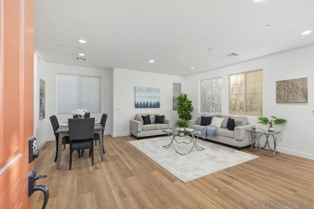 264 CAMELLIA WAY, Vista, CA 92083