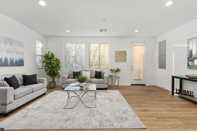 264 CAMELLIA WAY, Vista, CA 92083