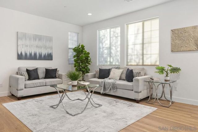 264 CAMELLIA WAY, Vista, CA 92083