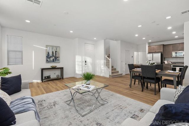 264 CAMELLIA WAY, Vista, CA 92083