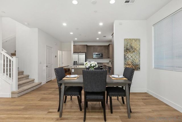 264 CAMELLIA WAY, Vista, CA 92083