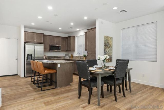 264 CAMELLIA WAY, Vista, CA 92083