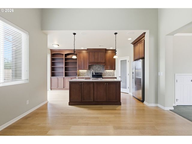 5475 CHARLES Way, Eugene, OR 97402