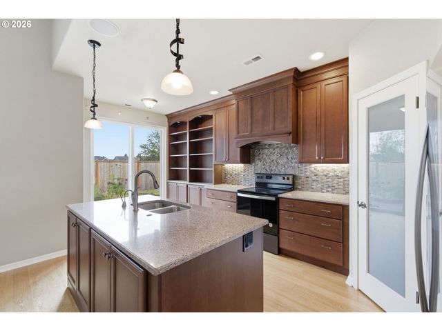 5475 CHARLES Way, Eugene, OR 97402
