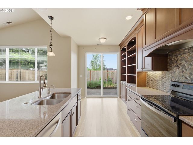 5475 CHARLES Way, Eugene, OR 97402