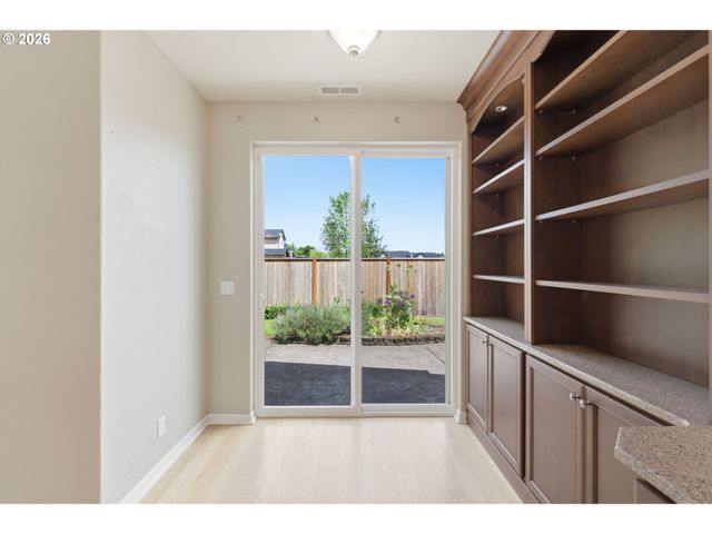 5475 CHARLES Way, Eugene, OR 97402