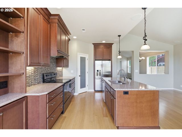 5475 CHARLES Way, Eugene, OR 97402