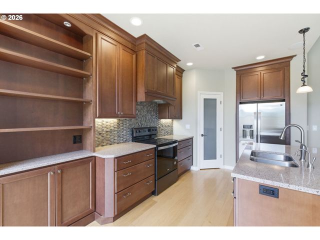 5475 CHARLES Way, Eugene, OR 97402