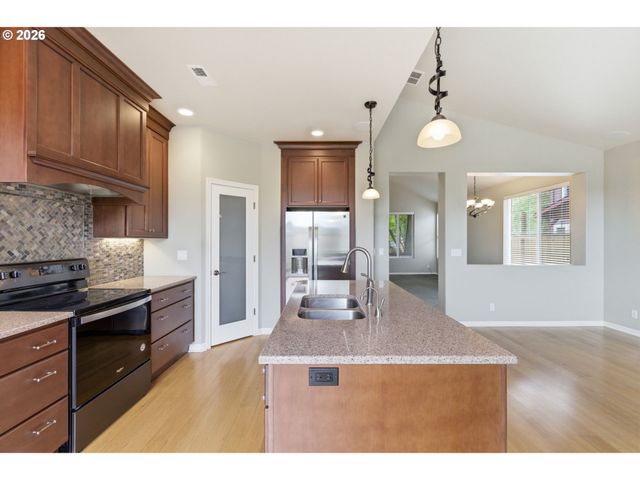 5475 CHARLES Way, Eugene, OR 97402