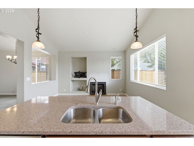 5475 CHARLES Way, Eugene, OR 97402