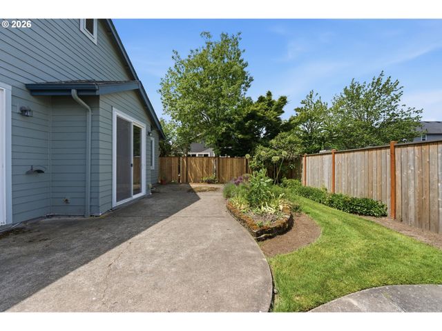 5475 CHARLES Way, Eugene, OR 97402