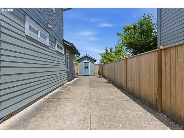 5475 CHARLES Way, Eugene, OR 97402