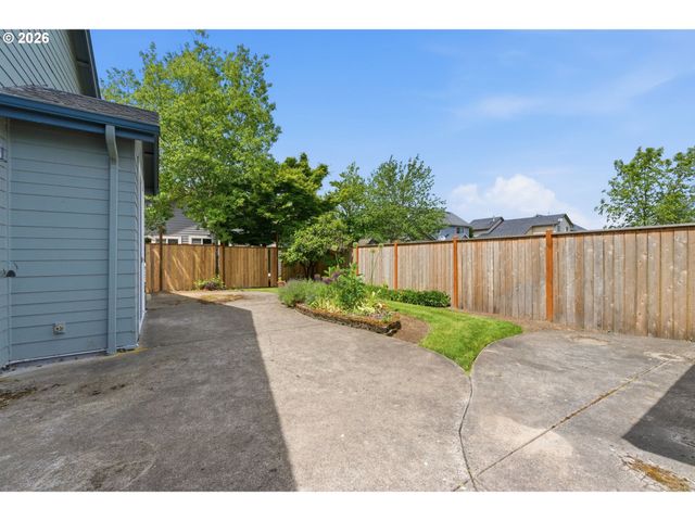 5475 CHARLES Way, Eugene, OR 97402