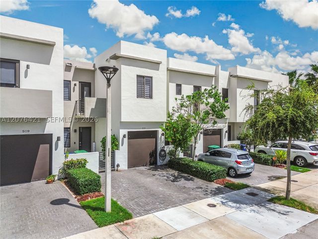 519 SW 91st Pl, Miami, FL 33174