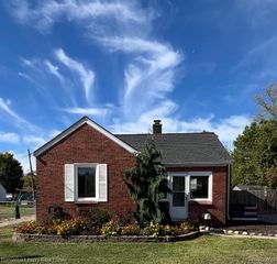 1147 Harrison Avenue, Garden City, MI 48135