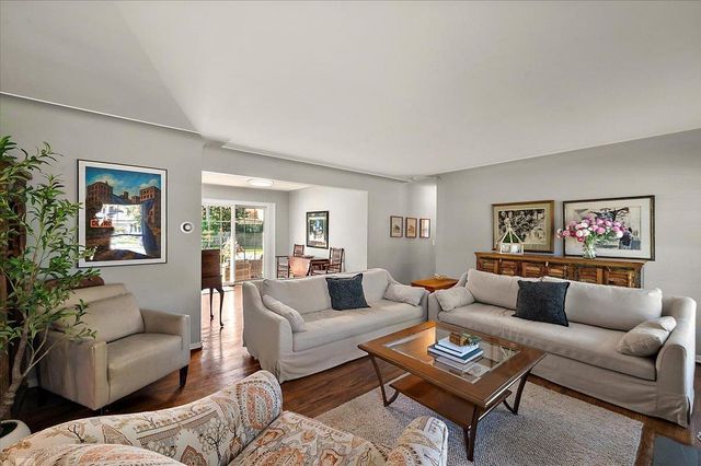 1111 S Renaud Road, Grosse Pointe Woods, MI 48236
