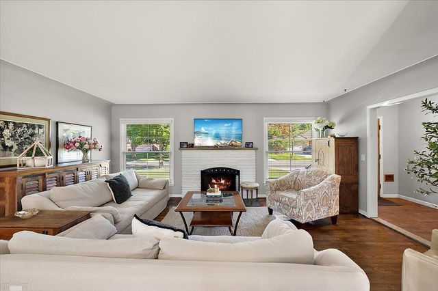 1111 S Renaud Road, Grosse Pointe Woods, MI 48236