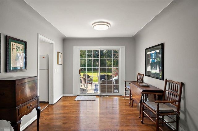 1111 S Renaud Road, Grosse Pointe Woods, MI 48236