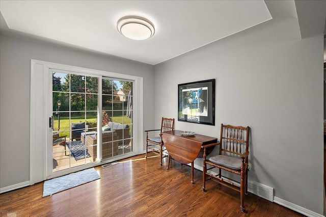 1111 S Renaud Road, Grosse Pointe Woods, MI 48236