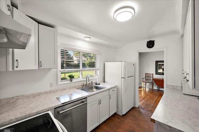 1111 S Renaud Road, Grosse Pointe Woods, MI 48236