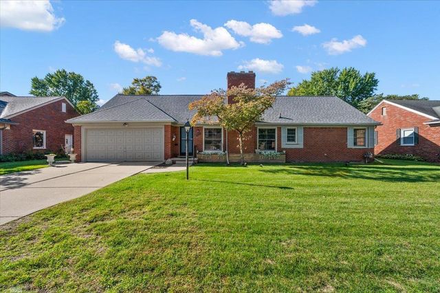 1111 S Renaud Road, Grosse Pointe Woods, MI 48236