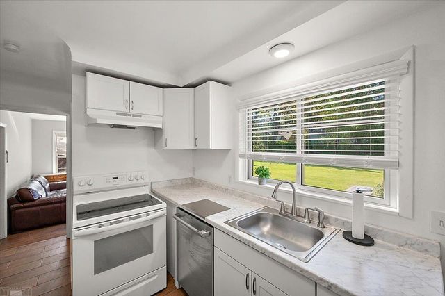 1111 S Renaud Road, Grosse Pointe Woods, MI 48236