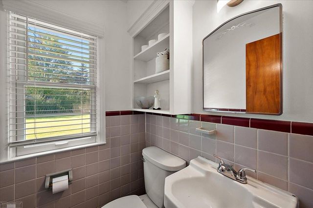 1111 S Renaud Road, Grosse Pointe Woods, MI 48236