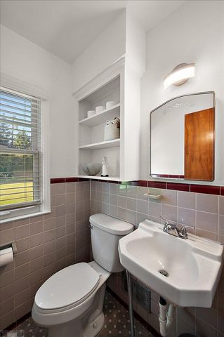 1111 S Renaud Road, Grosse Pointe Woods, MI 48236
